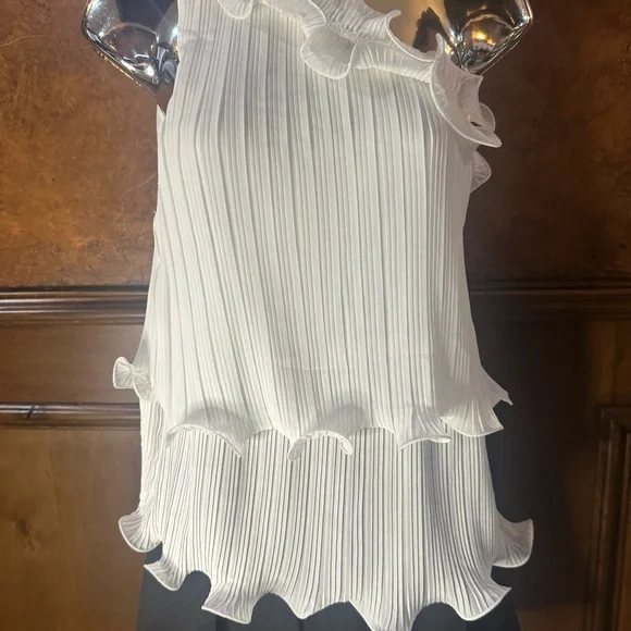 NWOT SIZE L Lush White Asymmetrical Ruffled Tank Top - Picture 3 of 7